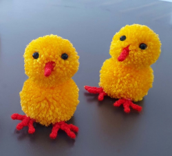 photo of two yellow chicks crafted from yarn
