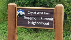 Wooden sign that says City of West Linn Rosemont Summit Neighborhood